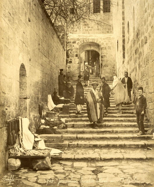 La vida cotidiana de un barrio cristiano. Fotografía tomada alrededor de 1870. Forma parte del álbum de Félix Bonfils. EFE